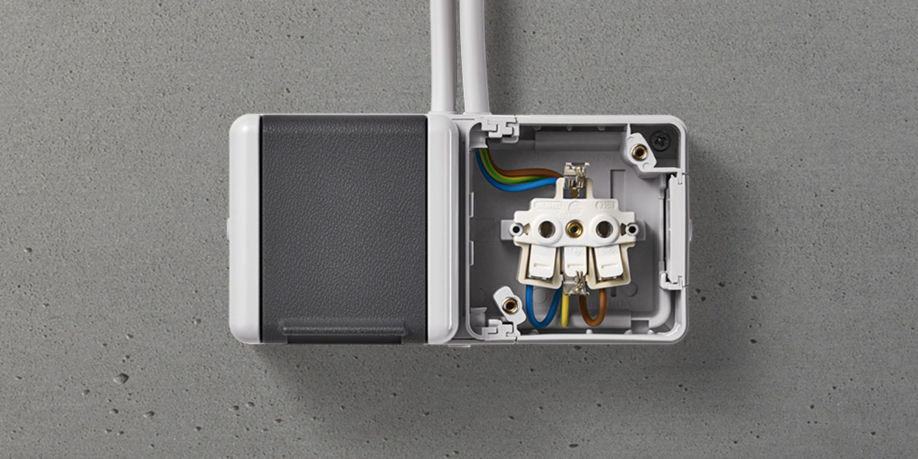 Doppelsteckdose mit Trennsteg bei EZ Solar in Hof